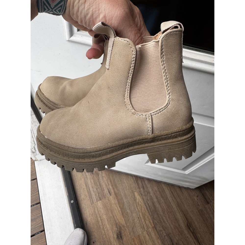 Cotton On Kids Tan Beige Chelsea Lug Sole Ankle Boots Size 7 Kids